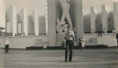 En man vid Chicago World's Fair, Hall of Science, 1933