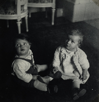 Ingrid Julin och Anita Ljungwald, Bettylund, 1935