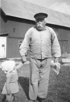 Isak Jansson och barnbarnet Gudrun Jansson, Stäket, Sorunda socken år 1955