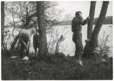 Elever och anställda tvättar sig vid sjön, Solbacka Läroverk, 1931