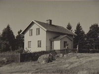 Brandbol med manbyggnad uppförd 1915.