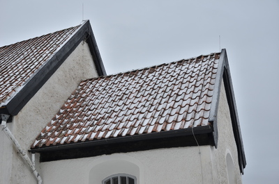 Lids kyrka, långhusets och korets södra takfall