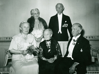 Systrarna Ulla och Hildegard med sin mor Clara och sina män