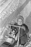 Gudrun, dockan och sparken, vinter i Nyköping 1955