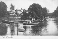 Vykort, parti av Vrenaån med småbåtar, tidigt 1900-tal