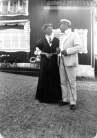 ”Eija och Alphonse” i samspråk vid Kristineberg, Gamla Oxelösund, 1900-talets början