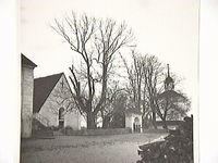 Del av Stora Malms kyrka med klockstapel