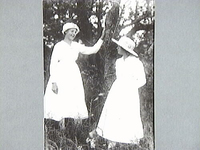 Edla och Maria Larsson, Birhällstorp, Högsjö, Västra Vingåker