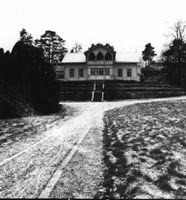 Rönnebo Pensionat i Trosa sett från parken, år 1983