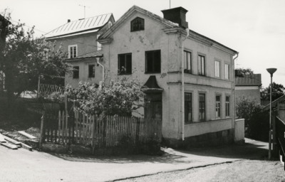 Glasbergsgränd 4 och 2B i Strängnäs