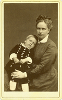 Foto Fru Linda Indebetou född Holmberg (1846-1927) med sonen Karl-Daniel (f.1875-1945)