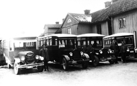 Sixten Nyholms handelsgård i Nyköping, använd som busstation under 1930-talet