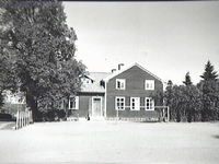 Glindrans skola med nya lärarbostaden, foto 1953.