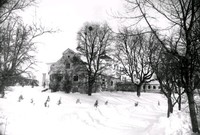 Gavelhuset och trädgårdsmuren vintertid, Ökna säteri i Floda socken