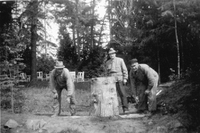 Göran af Klercker, Erik och Oskar Karlsson, skogsarbete år 1943