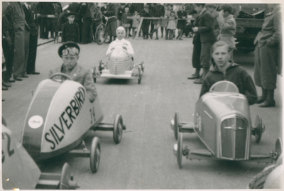 Pojkracertävlingen med lådbilar i Nyköping år 1944